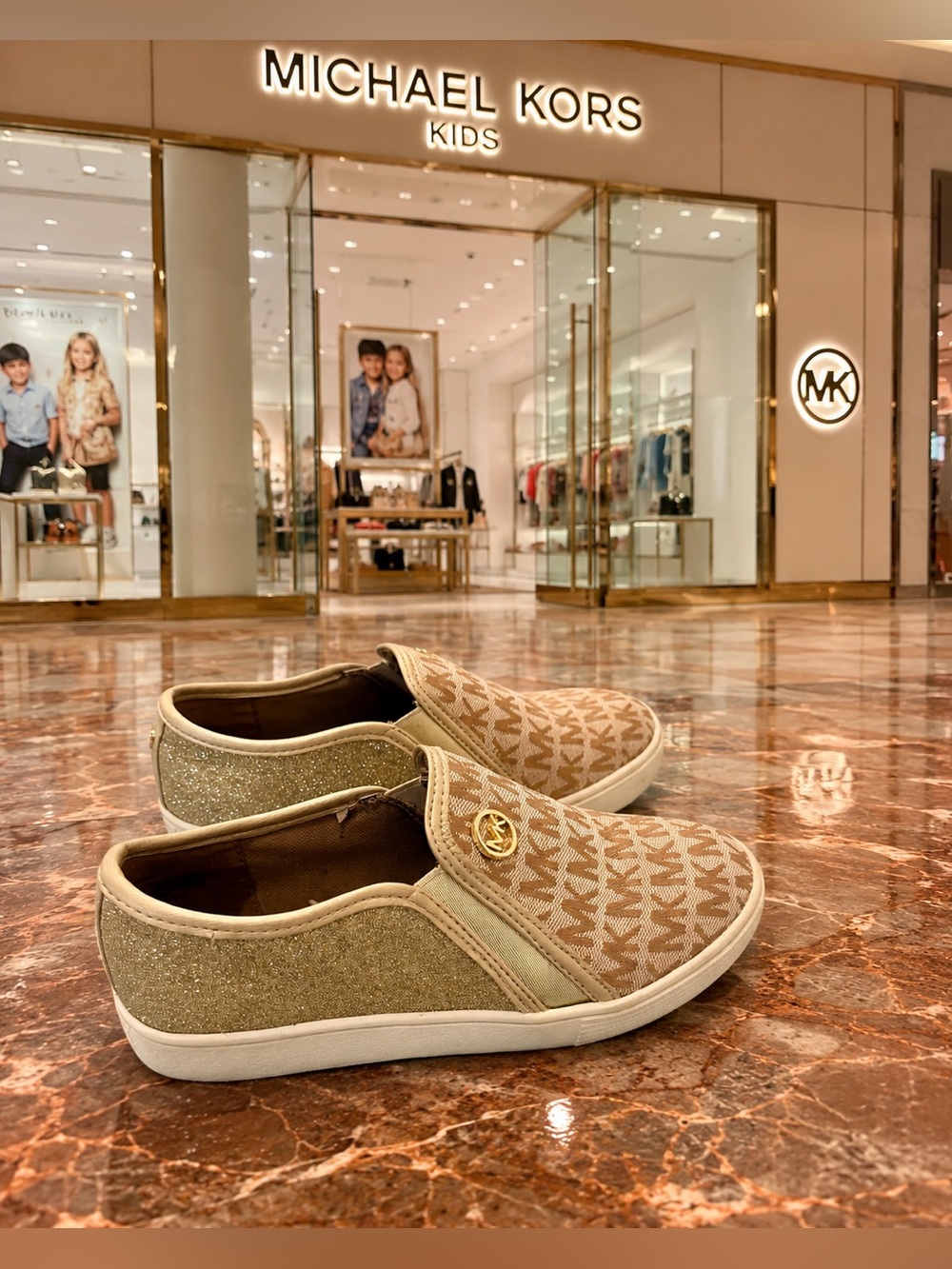 Michael Kors Girls Slip-On Sneakers in Tan & Gold Glitter Size US 1 / UK 13.5